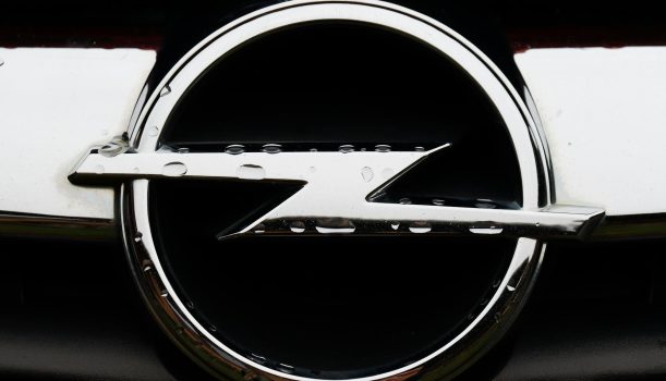 Parujące reflektory – powszechny problem w autach Opel Insignia oraz BMW F10/F11